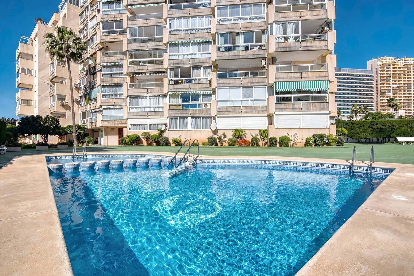 Appartement entier, Appartement 'Rosa De Los Vientos' avec vue sur mer, Wi-Fi et climatisation in Playa la Fossa, Calpe