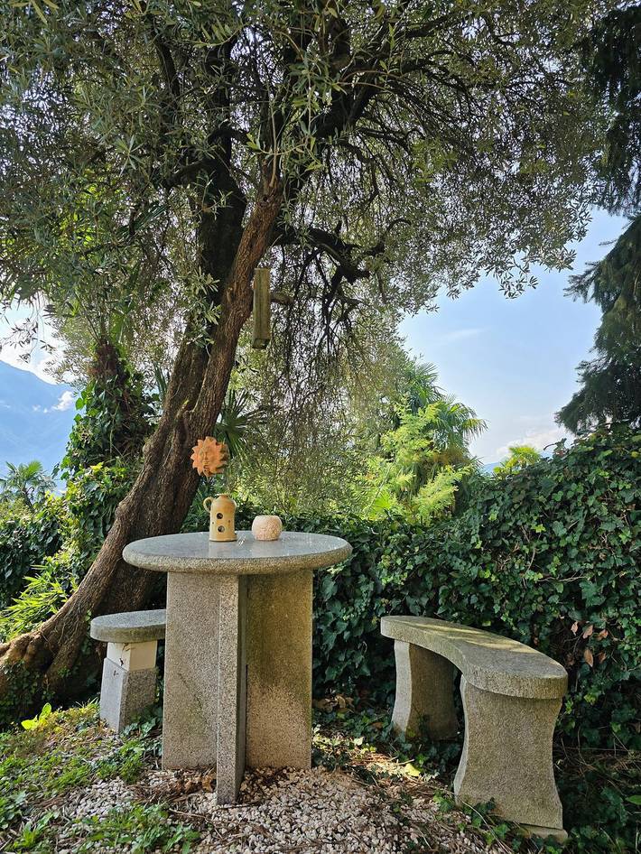 Ferienwohnung für 3 Personen, mit Garten und Ausblick sowie Seeblick in Locarno