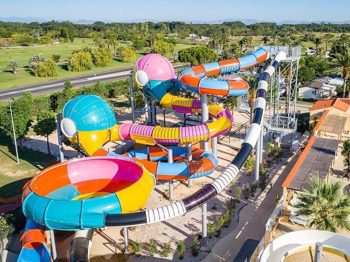 Camping pour 6 personnes, avec Balcon et Jacuzzi ainsi que Bassin pour enfant et Sauna à Saint-Cyprien