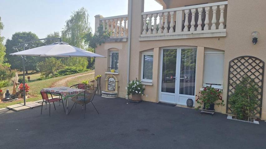Gîte pour 3 personnes, avec piscine ainsi que jardin et terrasse à Saint-Martial-d'Albarède - 2