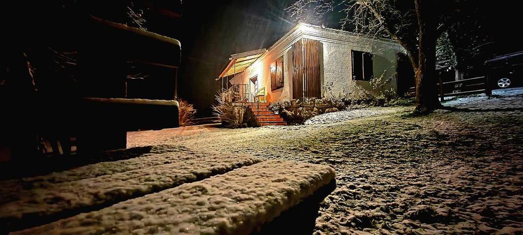 Location de vacances pour 4 personnes, avec vue et jardin à Kosjerić