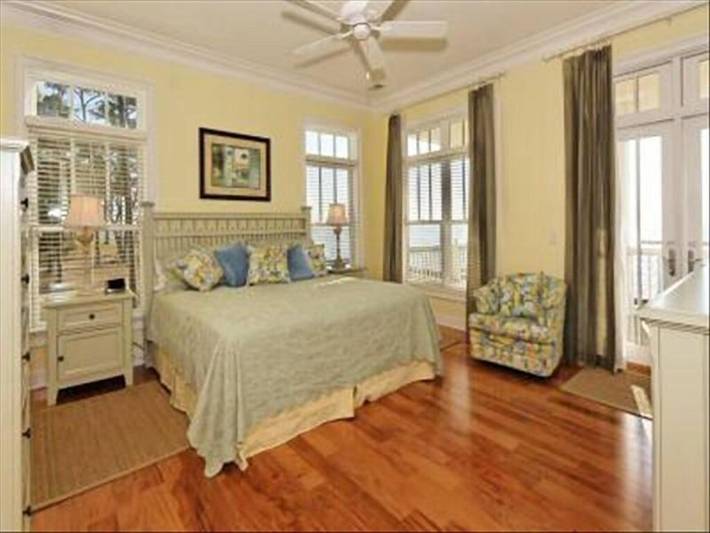 Vacation rental for 12 people, with pool and yard in Daufuskie Island