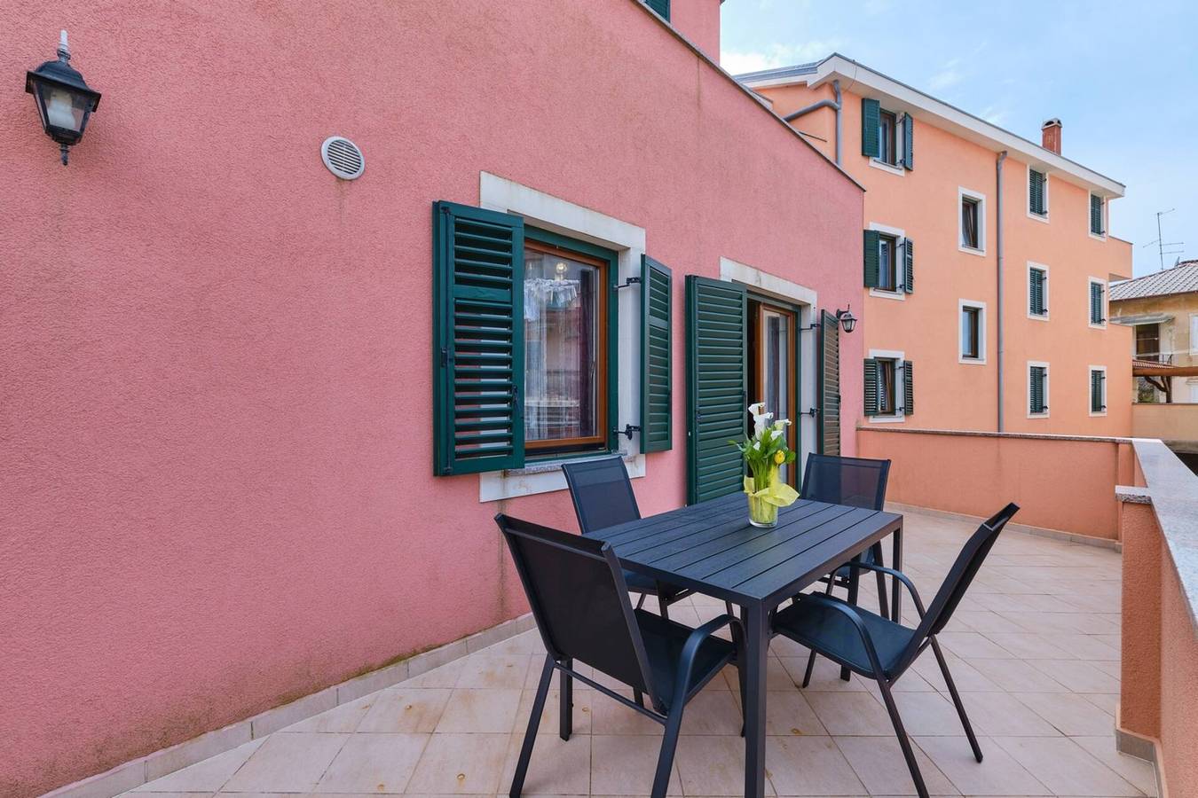Ganze Wohnung, Apartment Dino 1, im Erdgeschoss gelegen, ideal für vier Personen. in Mali Lošinj, Lošinj