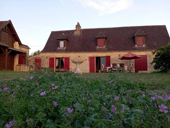 Location de vacances pour 10 personnes, avec piscine ainsi que jardin et vue, adapté aux familles à Saint-Cybranet - 2