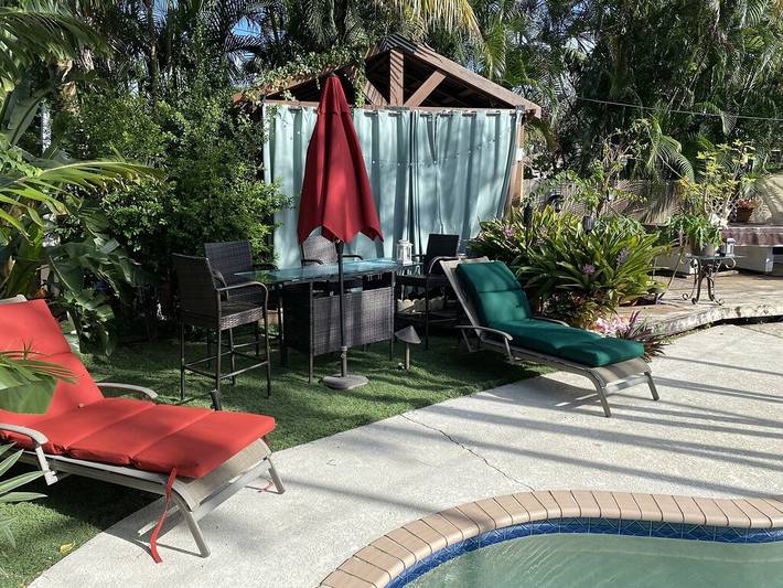 Gîte pour 2 personnes, avec terrasse ainsi que jacuzzi et jardin