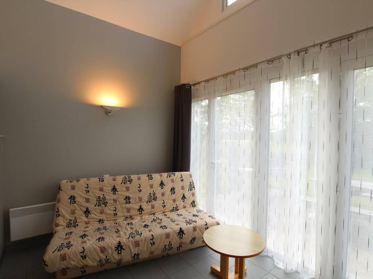 Charming Independent House with Terrace, Near Beach and Gr223, Pet-Friendly, Full Amenities in La Hague, Côte de la Déroute