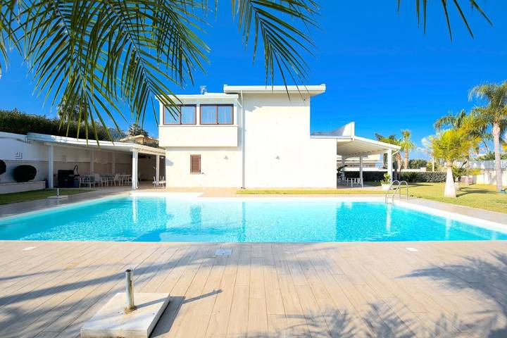 Villa per 6 persone, con Balcone e Idromassaggio nonché Terrazza e Giardino a Altavilla Milicia