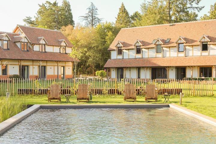 Location de vacances pour 43 personnes, avec Terrasse et Jardin ainsi que Piscine et Sauna dans Tigy