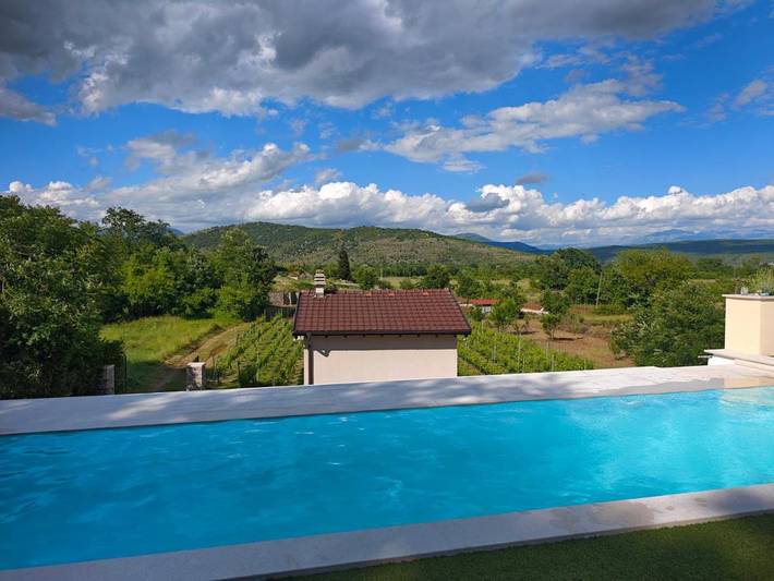 Camping für 3 Personen, mit Ausblick und Garten sowie Terrasse und Pool, mit Haustier in Montenegro