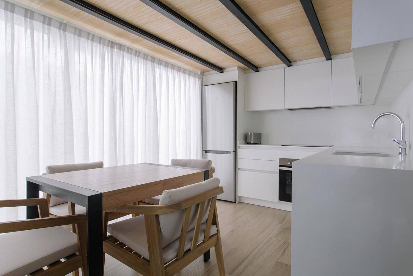 Apartamento entero, Apartamento 'Dúplex B-05' con piscina compartida, Wi-Fi y aire acondicionado in Alfàs del Pi, Costa Blanca