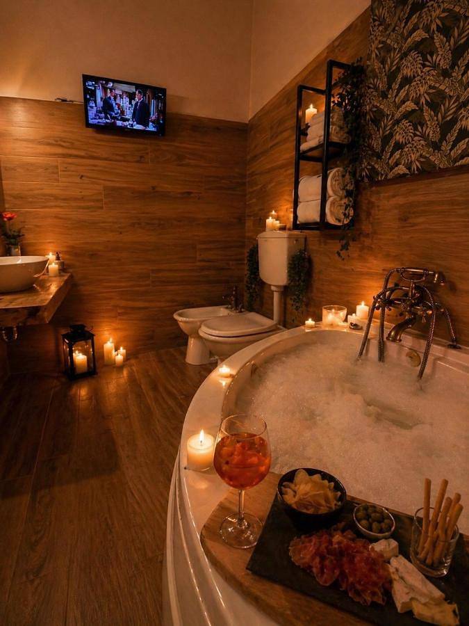 Chambre d’hôte pour 3 personnes, avec balcon et jacuzzi, animaux acceptés à Aversa
