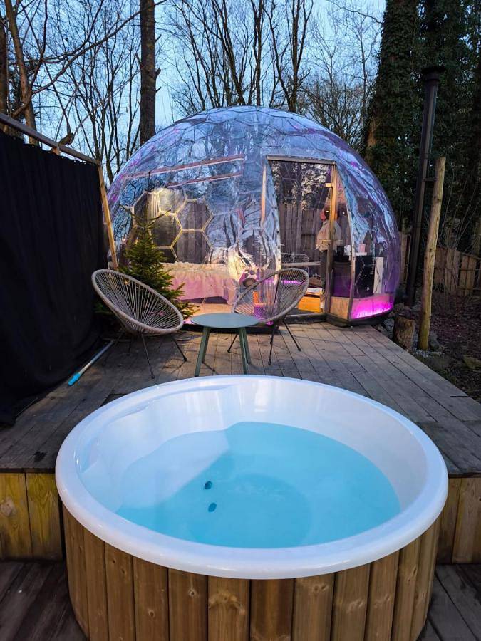 Tente pour 2 personnes, avec Terrasse et Jardin ainsi que Sauna et Vue