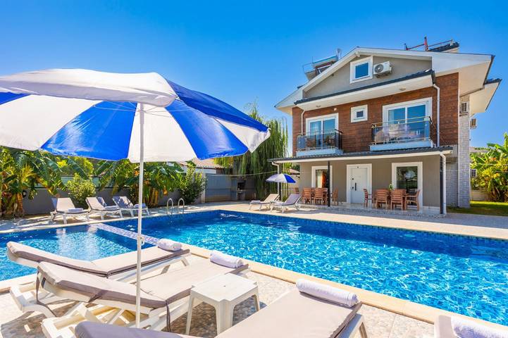 Villa für 14 Personen, mit Kinderpool und Terrasse - 1