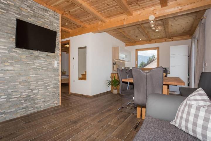 Ferienwohnung für 9 Personen, mit Sauna und Ausblick sowie Garten - 1