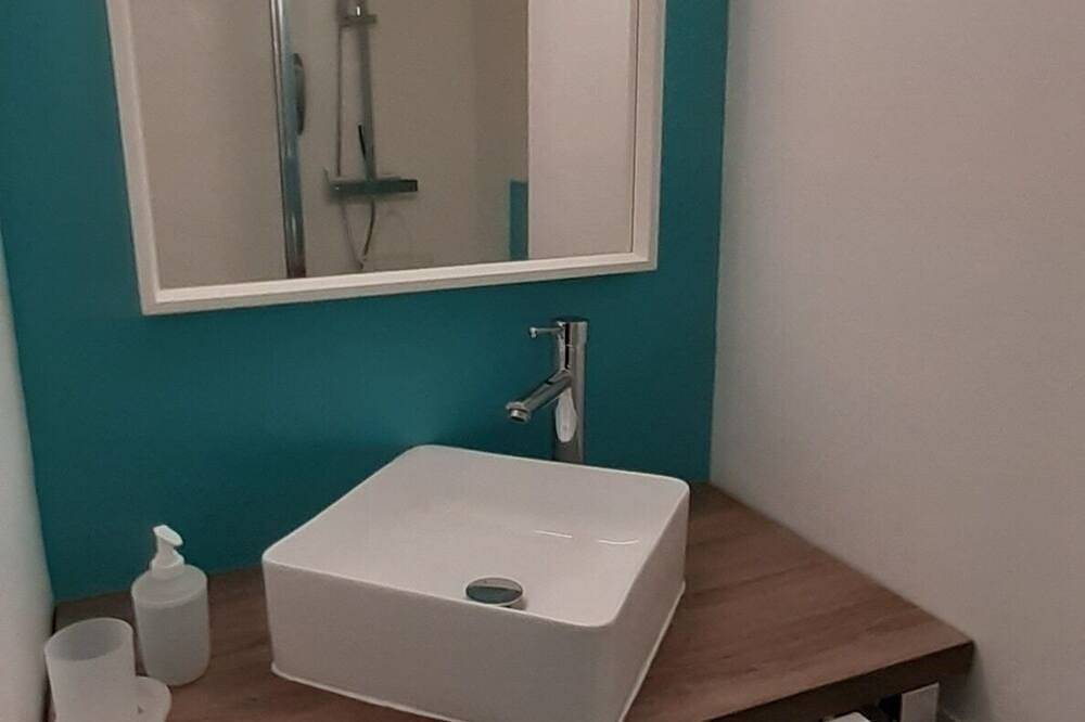 Entire apartment, La Louvatière, in the heart of the village, the ideal place to discover the Monts Jura. in Mijoux, Gex