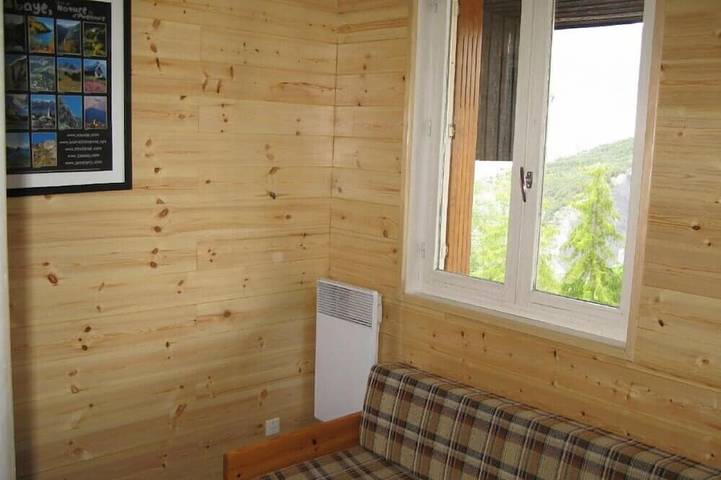 Gîte pour 4 personnes, avec jacuzzi et balcon à Enchastrayes - 3
