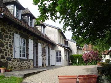 Chambre d’hôte pour 2 personnes, avec jardin dans le Cantal
