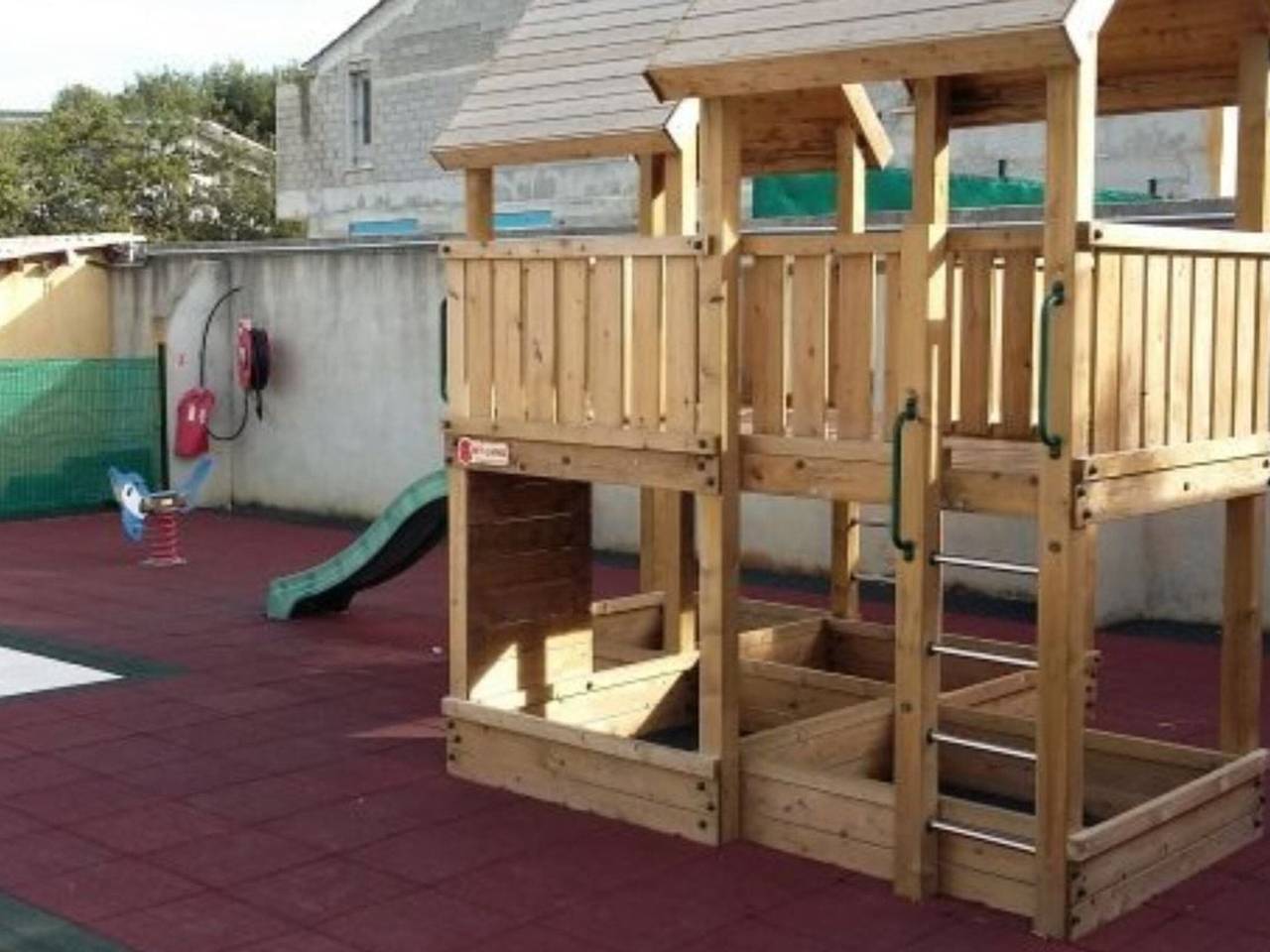 Chalet with Terrace at Camping Saint Jean, 4 People, 2 Rooms in Six-Fours-les-Plages, Middellandse Zeekust (Frankrijk)