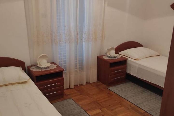 Ganze Wohnung, 1-Zimmer-Ferienwohnung mit Balkon Vis in Vis Stadt, Vis (Dalmatien)