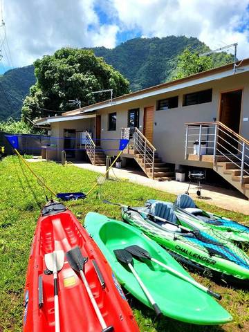 Gîte pour 3 personnes, avec terrasse ainsi que jardin et vue dans Teahupo'o