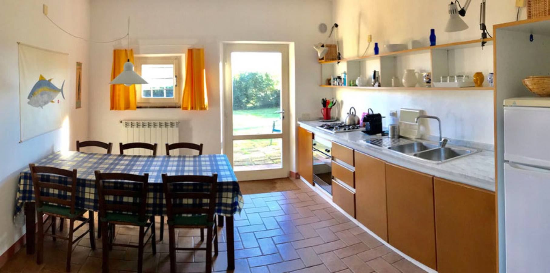 Geheel appartement, Appartement 'Di Mezzo' met gedeelde tuin en Wi-Fi in Bibbona, Etruskische kust