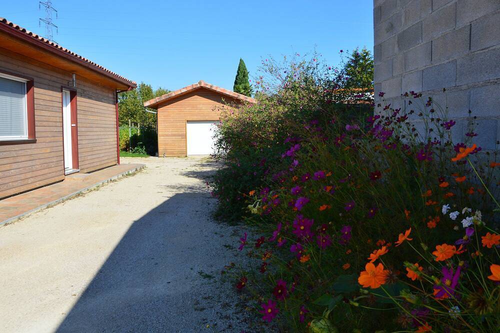 Ganze Wohnung, Cosy new apartment with wooded garden near Montauban town center in Montauban, Tarn-et-Garonne