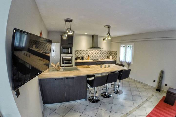 Maison de vacances pour 6 personnes, avec Jacuzzi et Terrasse ainsi que Jardin et Piscine