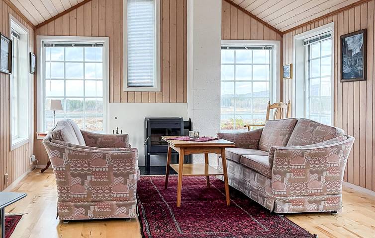 Ferienhaus für 4 Personen mit Terrasse in Nærøy