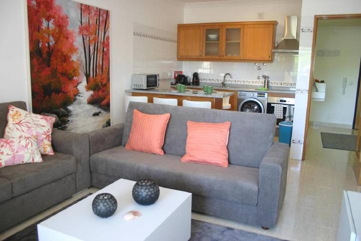 Casa rural para 4 personas, con jardín y piscina además de vistas y piscina para niños en Armação de Pêra (costa)