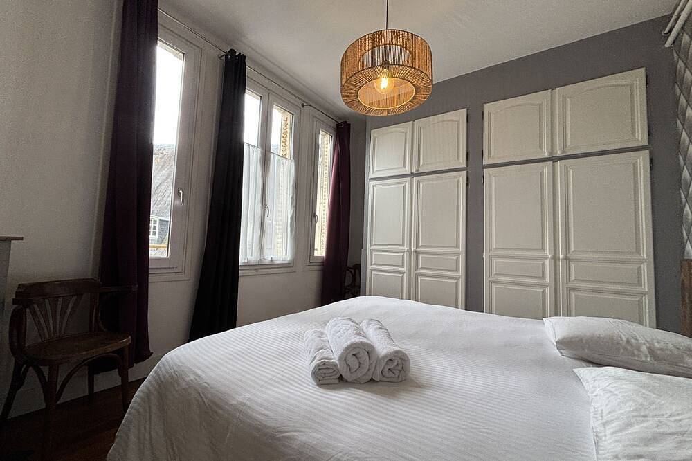 Entire apartment, Jacques Cœur Palace View in Bourges, Bourges region