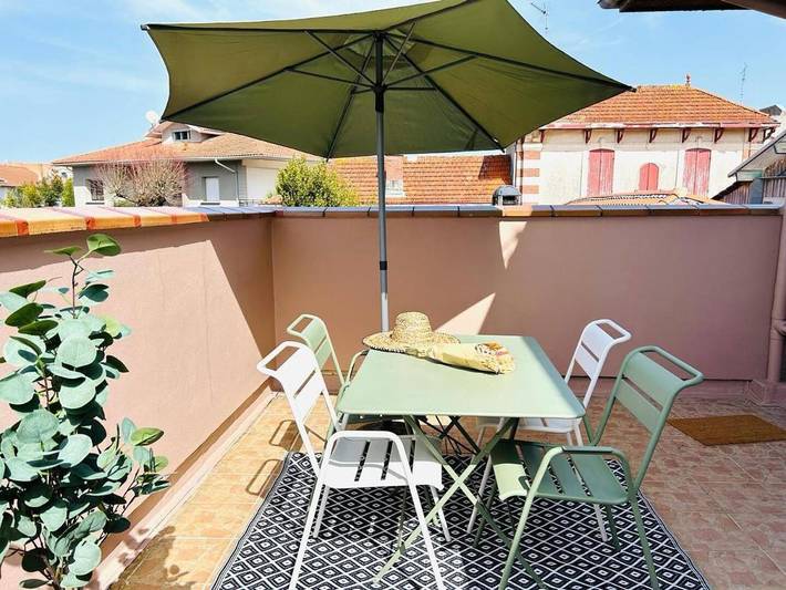 Gîte pour 4 personnes, avec terrasse et vue dans Plage De La Jetee Andernos Les Bains
