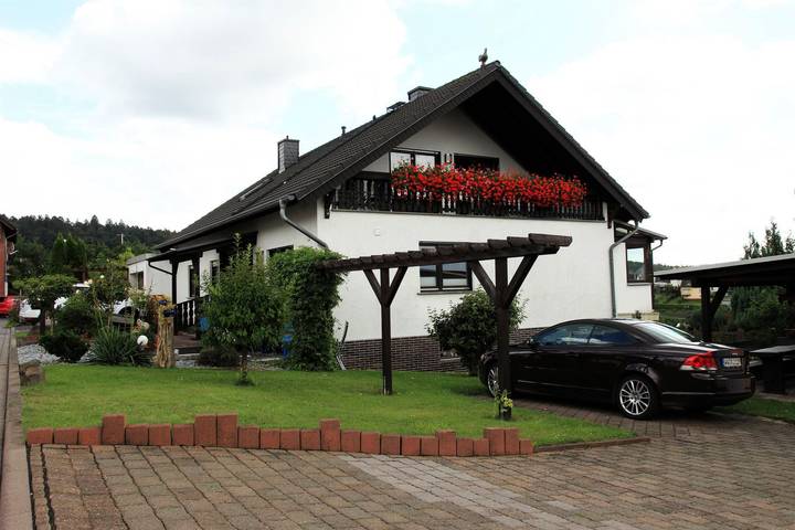 Ferienwohnung für 4 Personen, mit Balkon in Hillscheid