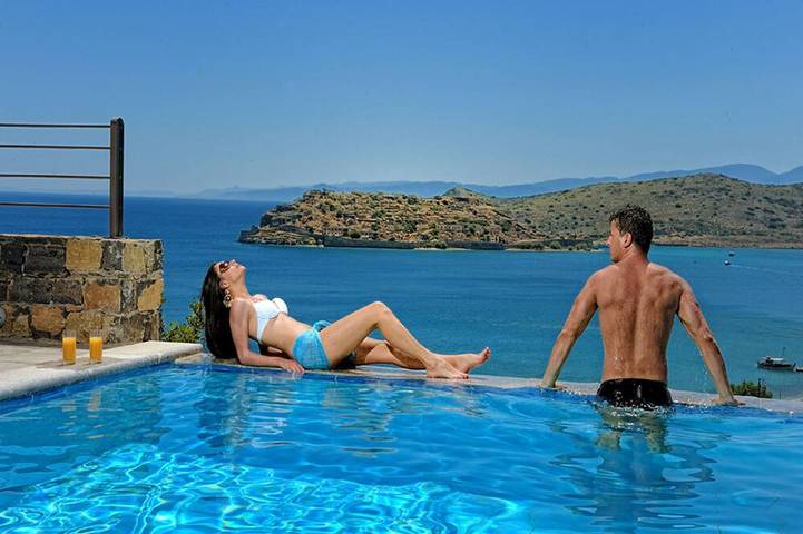 Ferienhaus für 18 Personen, mit Balkon und Garten in Agios Nikolaos