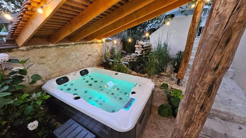 Gîte pour 2 personnes, avec jacuzzi et terrasse à Montgé-en-Goële