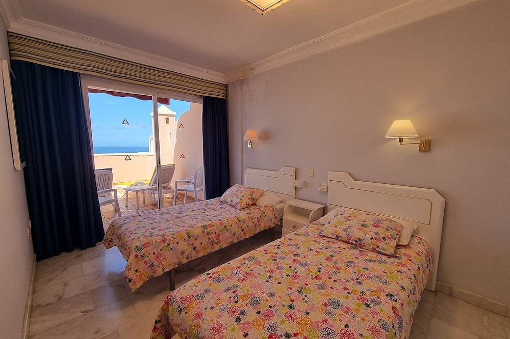 Entire apartment, Apartment With Sea Views And Fantastic Sunshine in Playa de los Guíos, Santiago del Teide