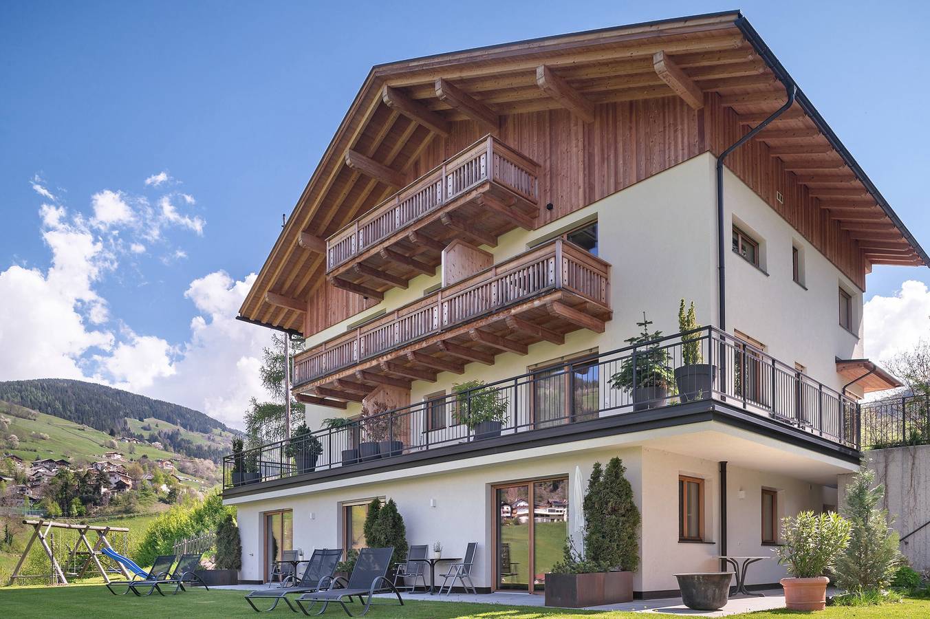 Ganze Wohnung, Ferienwohnung 'Baumannhof Apartment Aria' mit Bergblick, Gemeinschaftsterrasse und Wi-Fi in St. Peter (Bozen), Villnöß