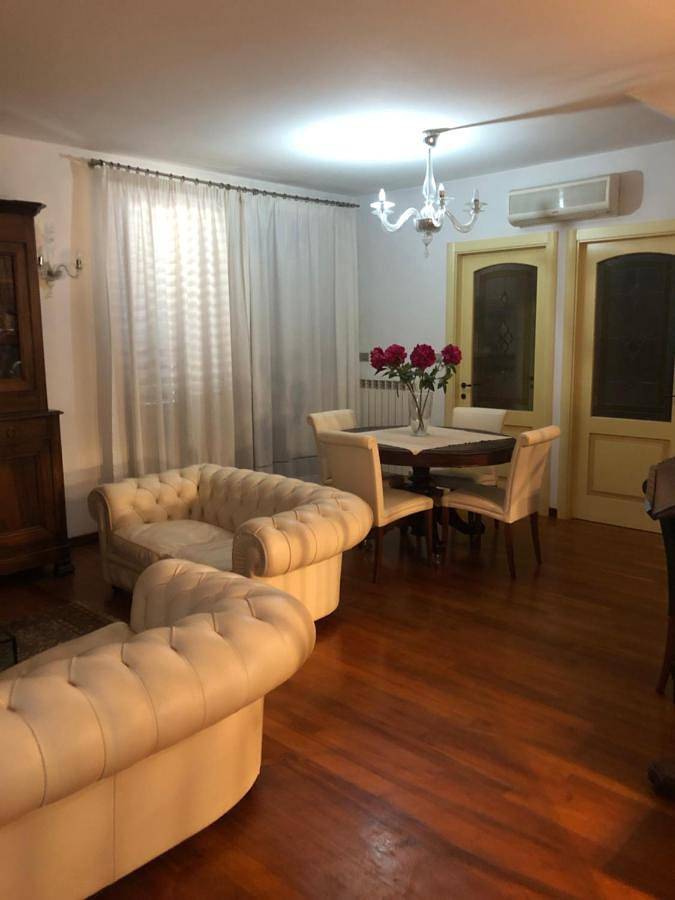 Villa per 5 persone, con Balcone e Terrazza nonché Giardino a Civitanova Marche