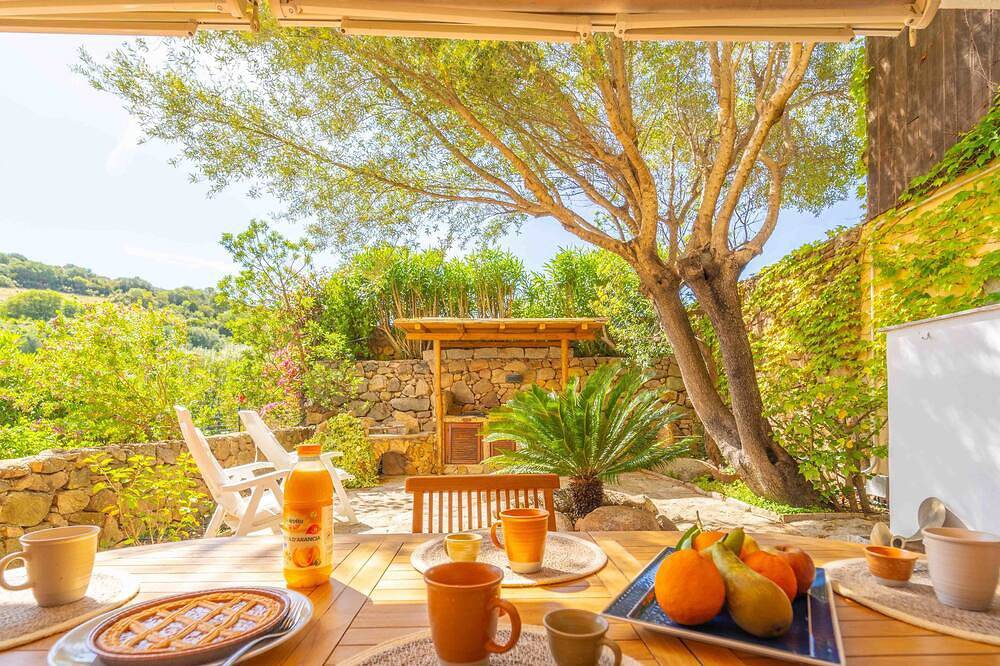 Appartamento intero, Garden Apartment - Trilocale con Wifi e Bbq in Portisco, Costa Smeralda