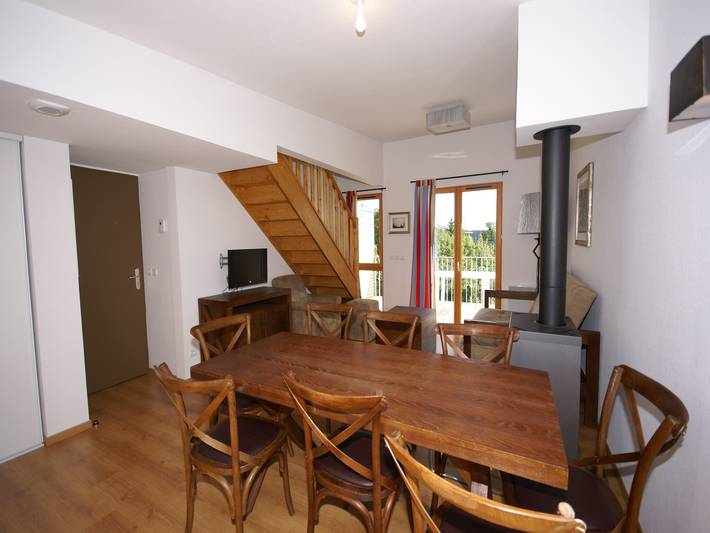 Maison de vacances pour 8 personnes, avec piscine ainsi que jardin et vue sur le lac, adapté aux familles