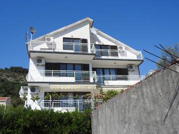 Chambre d’hôte pour 3 personnes, avec balcon et vue dans Tivat