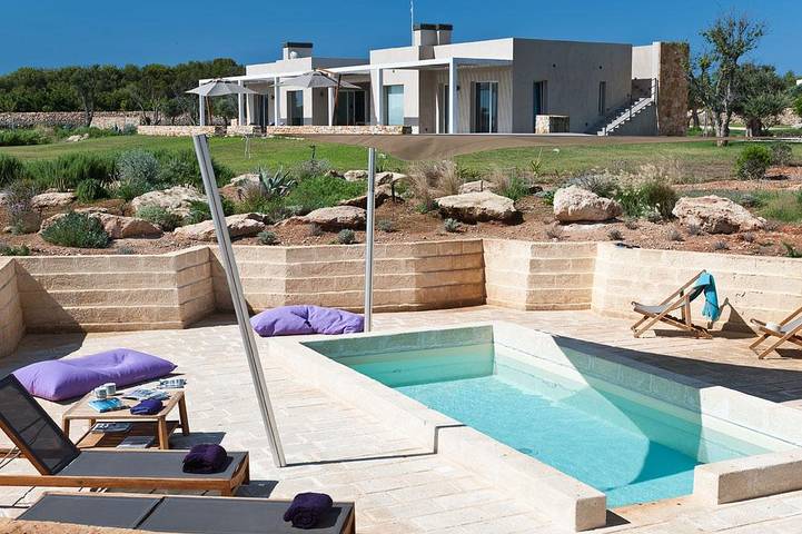 Vakantiehuis voor 4 personen, with Balkon and Balkon/Terras as well as Zwembad op Favignana