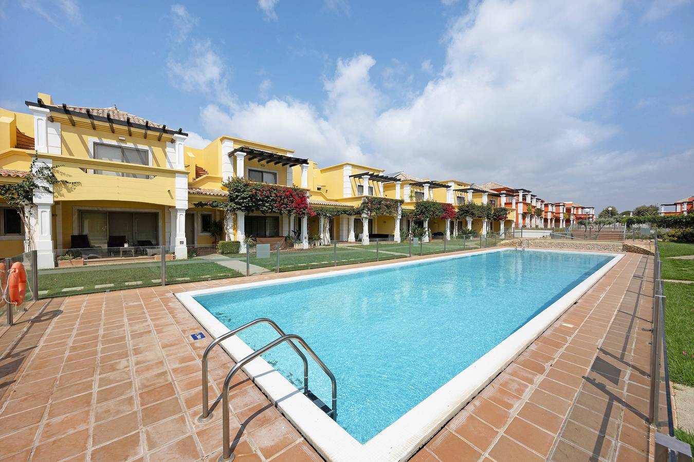Ferienhaus 'Alecrim Lux Tavira Residence 4M' mit Gemeinschaftspool, Wlan & Klimaanlage in Freguesia da Luz de Tavira, Parque Natural da Ria Formosa