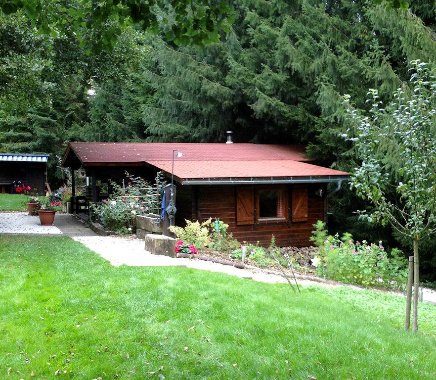 Chalet Clarimaud au calme en Alsace au bord d'un étang de pêche in Bréchaumont, Région d'Altkirch