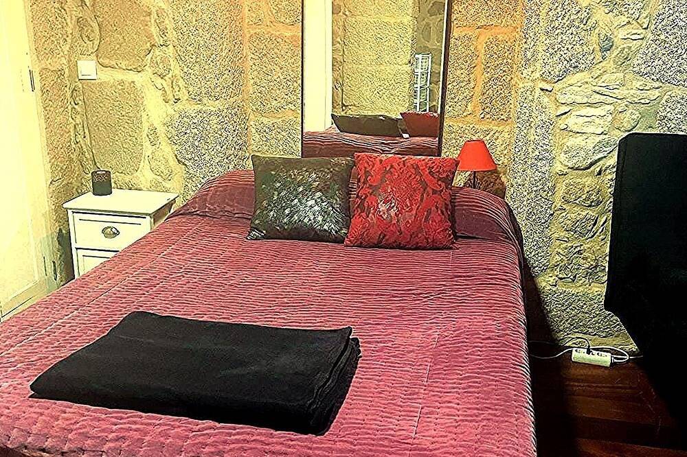 Entire apartment, Apartamento en Casco Histórico de Vigo. Ideal Parejas y Admite Mascotas in Vigo, Rías Baixas