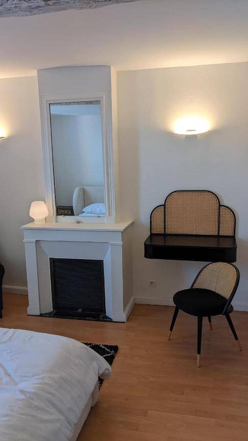 Chambre Voltaire ou Chambre Beckett, terrasse en bord de Sorgue in Le Thor, Vaucluse