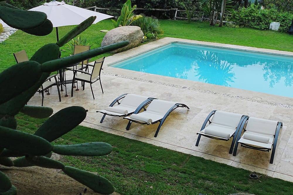 Luxury wooden villa in boutique retreat, sea view Barcelona in Supermaresme, Sant Andreu de Llavaneres