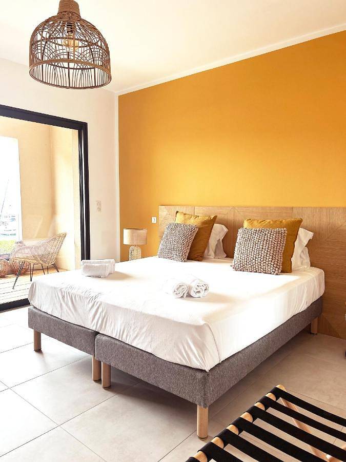 Hôtel pour 2 personnes, avec balcon dans Office De Tourisme De Propriano - 2