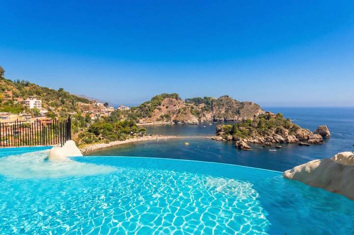 Vacation rental for 6 people, with Balcony/Terrace and Terrace as well as Pool and View in Taormina
