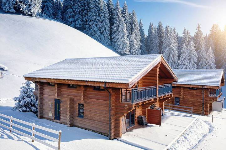 Ferienhaus für 6 Personen, mit Balkon und Garten in Jenig