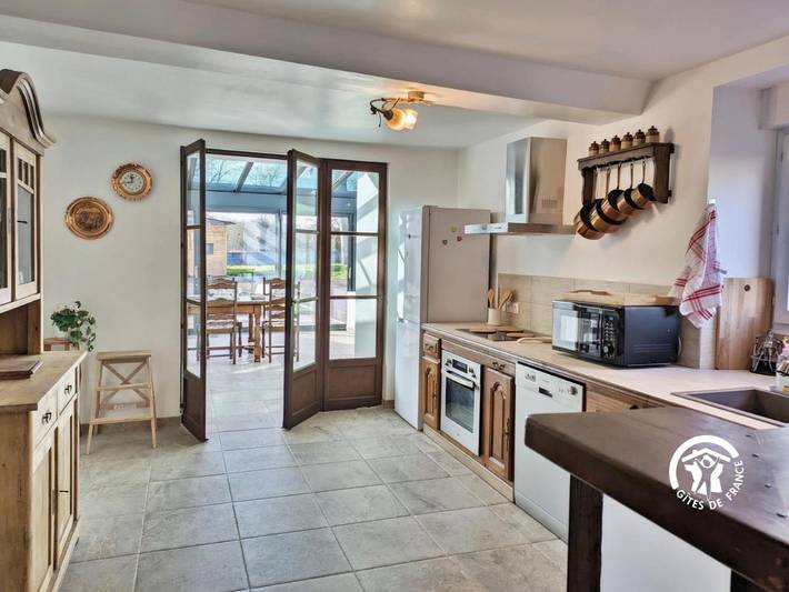 Location de vacances pour 8 personnes, avec jardin et terrasse à Chammes